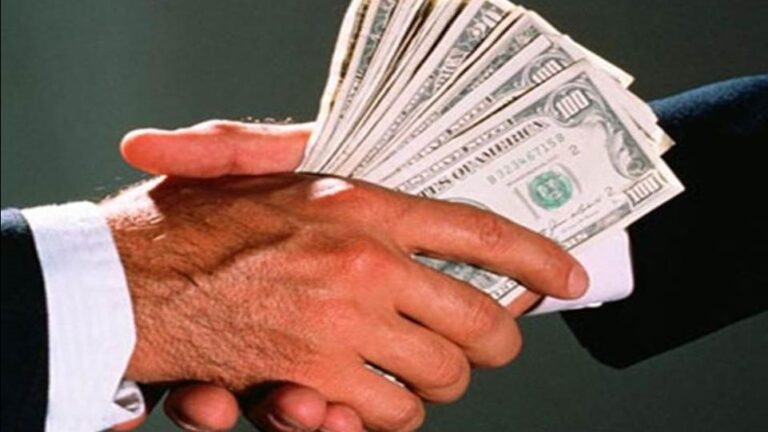 فتنة القروض وتغير سعر صرف العملة
